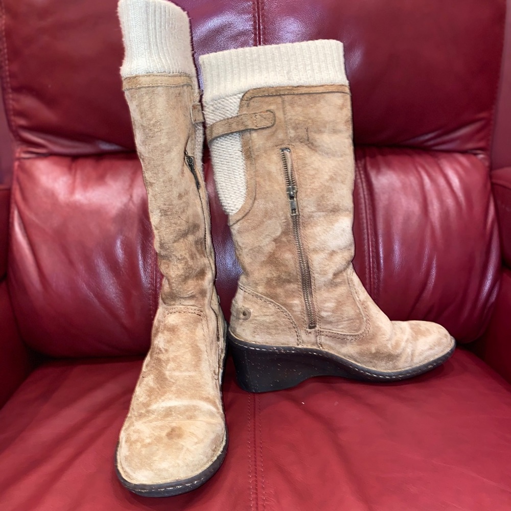 Ugg wedge boots size 7